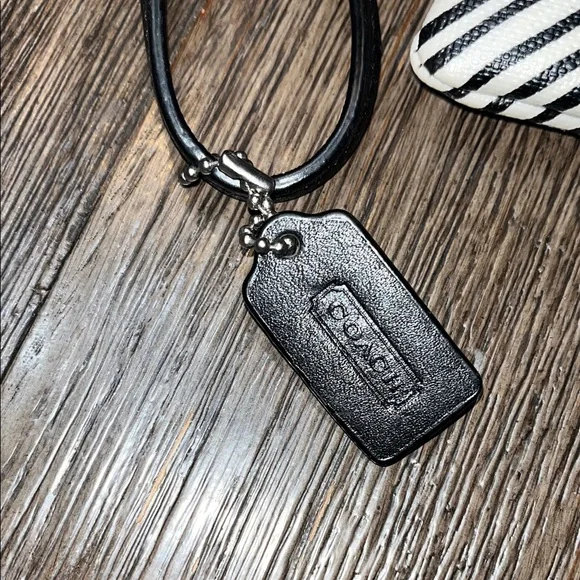 EUC Coach Leather Wristlet Clutch - Picture 2 of 8